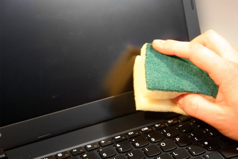How-to-clean-a-laptop-screen-For-dirt-and-grime-Damp-sponge| فروشگاه لپ تاپ اسکرین| لپ تاپ| ال سی دی