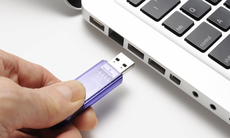 تعمیر پورت USB لپ تاپ به چه صورت است؟