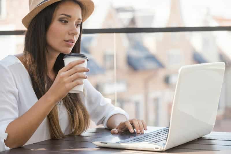 در صورت خیس شدن لپ تاپ چکار کنیم + معرفی ترفندهای کلیدی