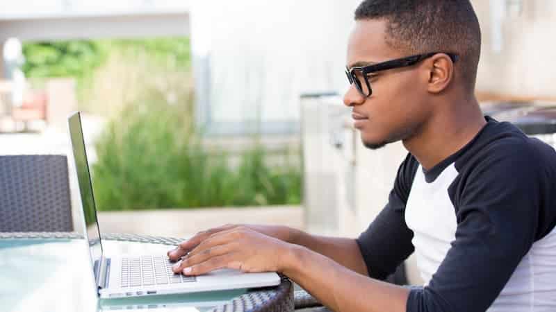 دلایل فریز شدن صفحه لپ تاپ + راه حل کاربردی