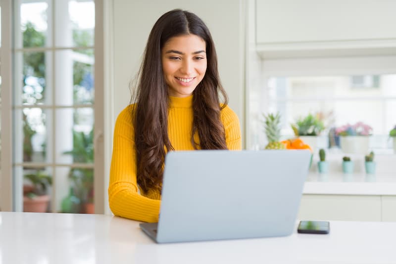 بررسی دلایل سایه افتادن روی صفحه لپ تاپ + راه های پیشگیری
