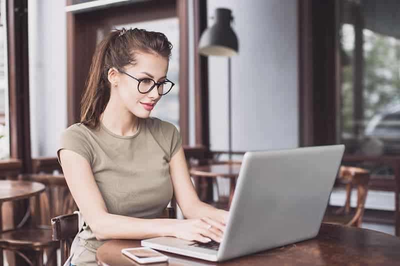 علت چشمک زدن چراغ پاور لپ تاپ چیست؟ + راه حل