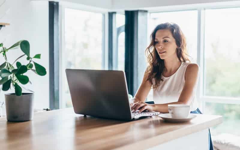 دلایل اصلی تایپ خودکار کیبورد لپ تاپ + راه حل