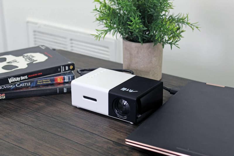 دلایل عدم اتصال لپ تاپ به پروژکتور + راه حل کاربردی