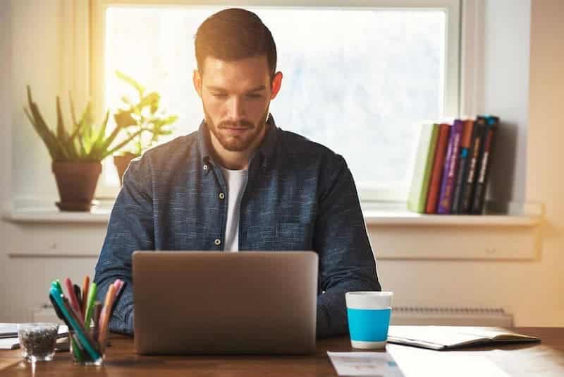 دلایل بهم ریختن رنگ لپ تاپ پیدا شد! + راه حل