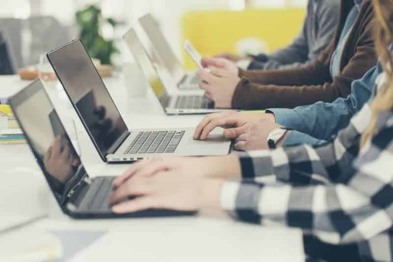 3 راهکار اتصال اینترنت گوشی به لپ تاپ با کابل و بدون کابل