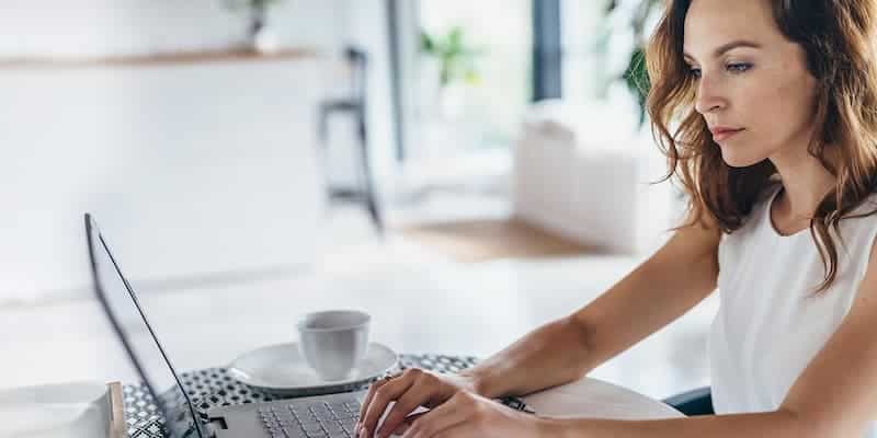 چطور مدل باتری لپ تاپ را پیدا کنیم؟ + معرفی قانون طلایی شارژ