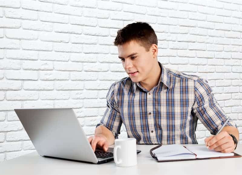 چرا تسک بار ویندوز هنگ می کند؟ + راه حل